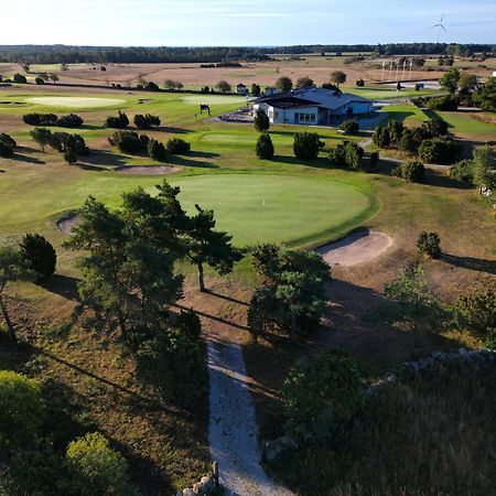 Naer Golfklubb Stugbyn Hotel Ljugarn Eksteriør billede