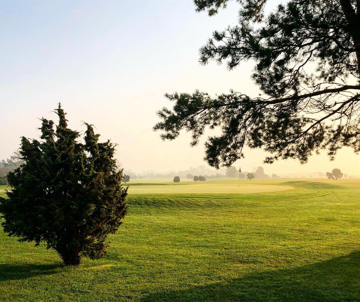 Naer Golfklubb Stugbyn Hotel Ljugarn Eksteriør billede
