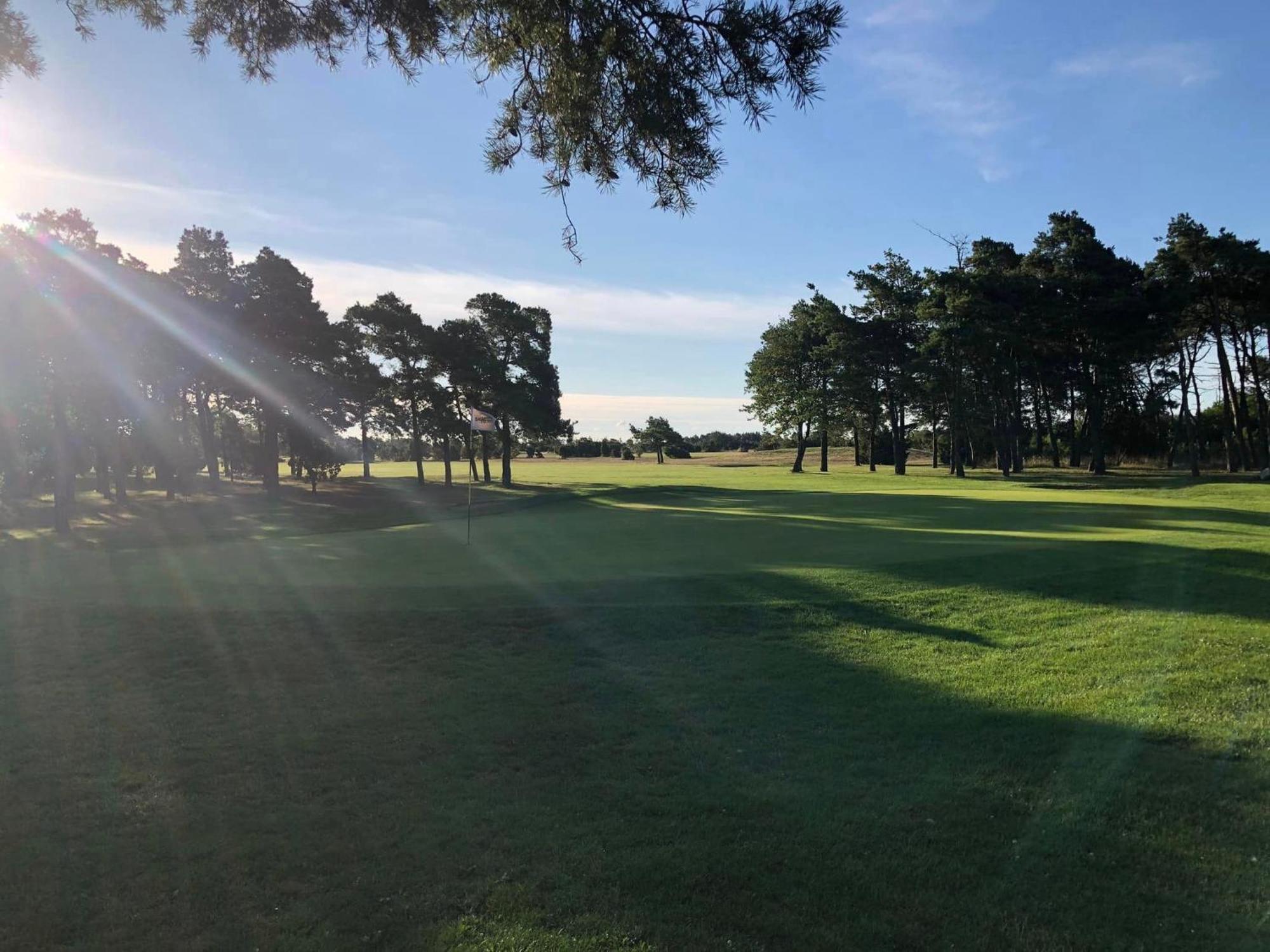 Naer Golfklubb Stugbyn Hotel Ljugarn Eksteriør billede